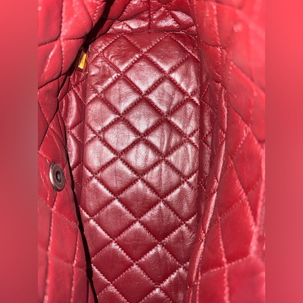 CHANEL Burgundy Quilted Shoulder Bag with Chain Strap - Picture 7 of 8